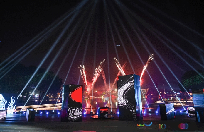 深圳歡樂海岸拾光新影燈光項目效果